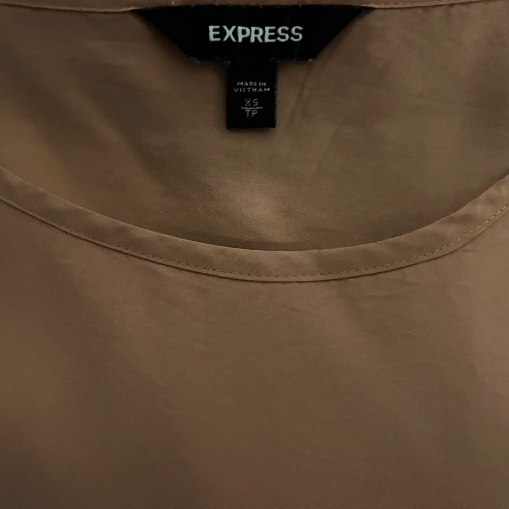Express Coral Ruffle Sleeve Top - Picture 3 of 3